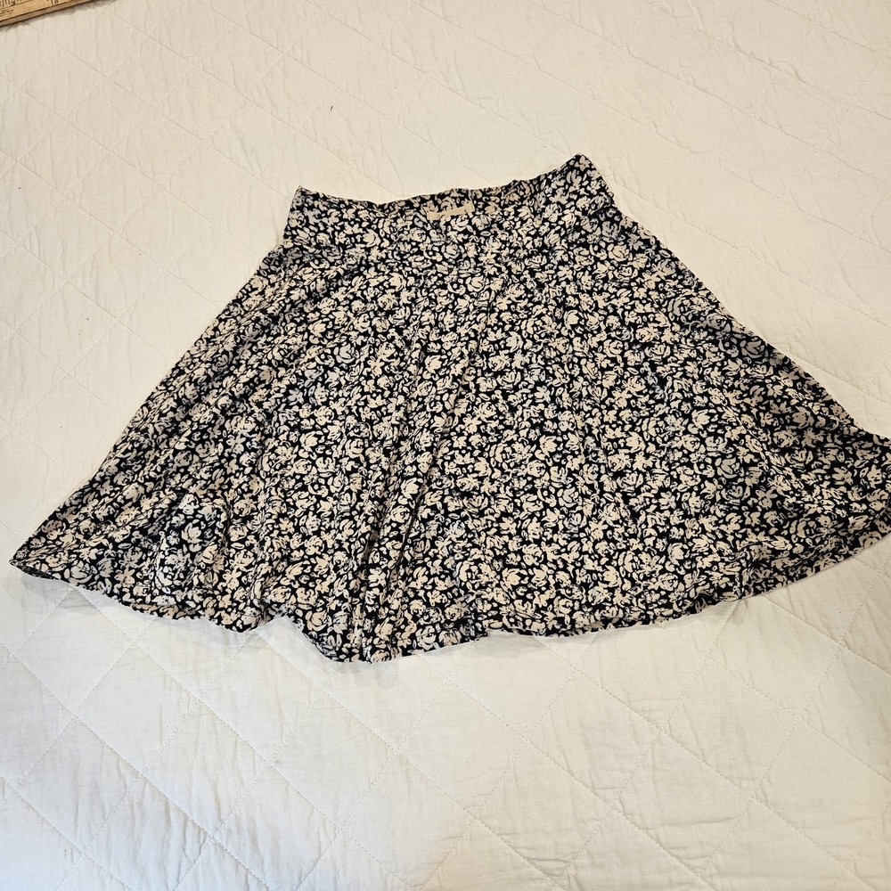 Hollister Crushed Velvet Skater Ditsy Floral Skirt Women's Small Black & Beige - Picture 3 of 9
